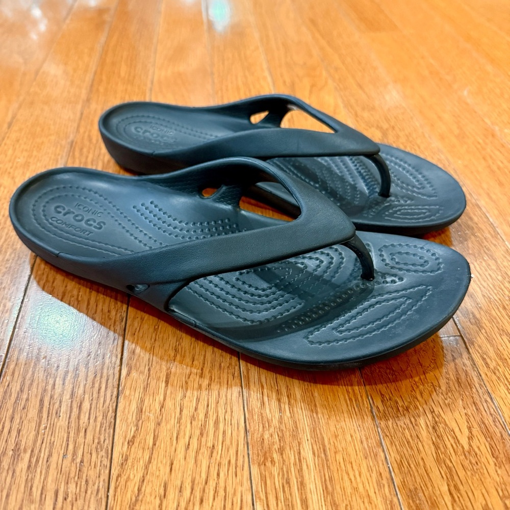 Crocs Women's 8 Kadee II Flip Flops Sandals Water Friendly Pool Beach Thongs